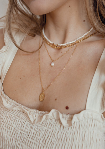 Collar Choker de Perlas con Cierre Corazón en Oro