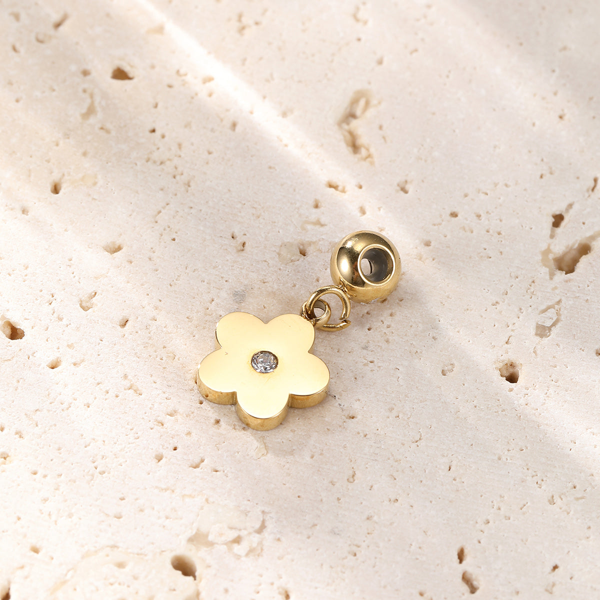 Kleiner Zirkonia Anhänger Blume Gold