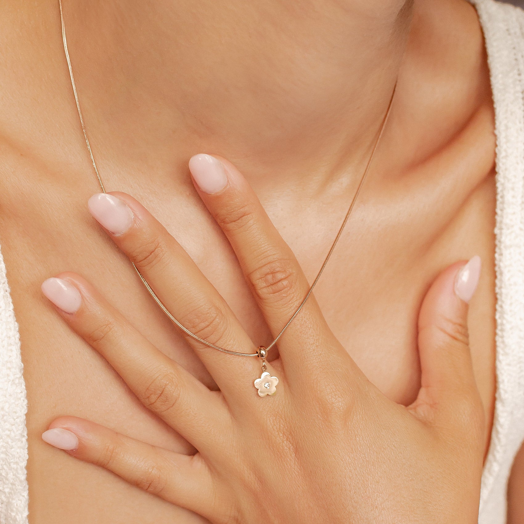 Kleiner Zirkonia Anhänger Blume Gold