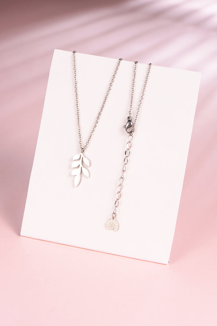 Collar de Hoja Bonita en Plata