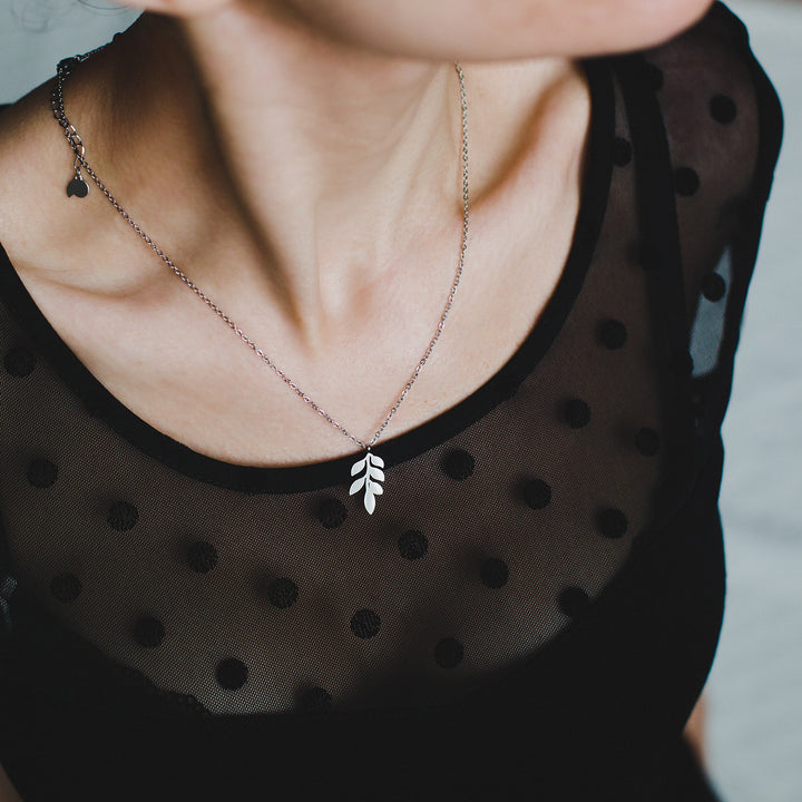 Collar de Hoja Bonita en Plata