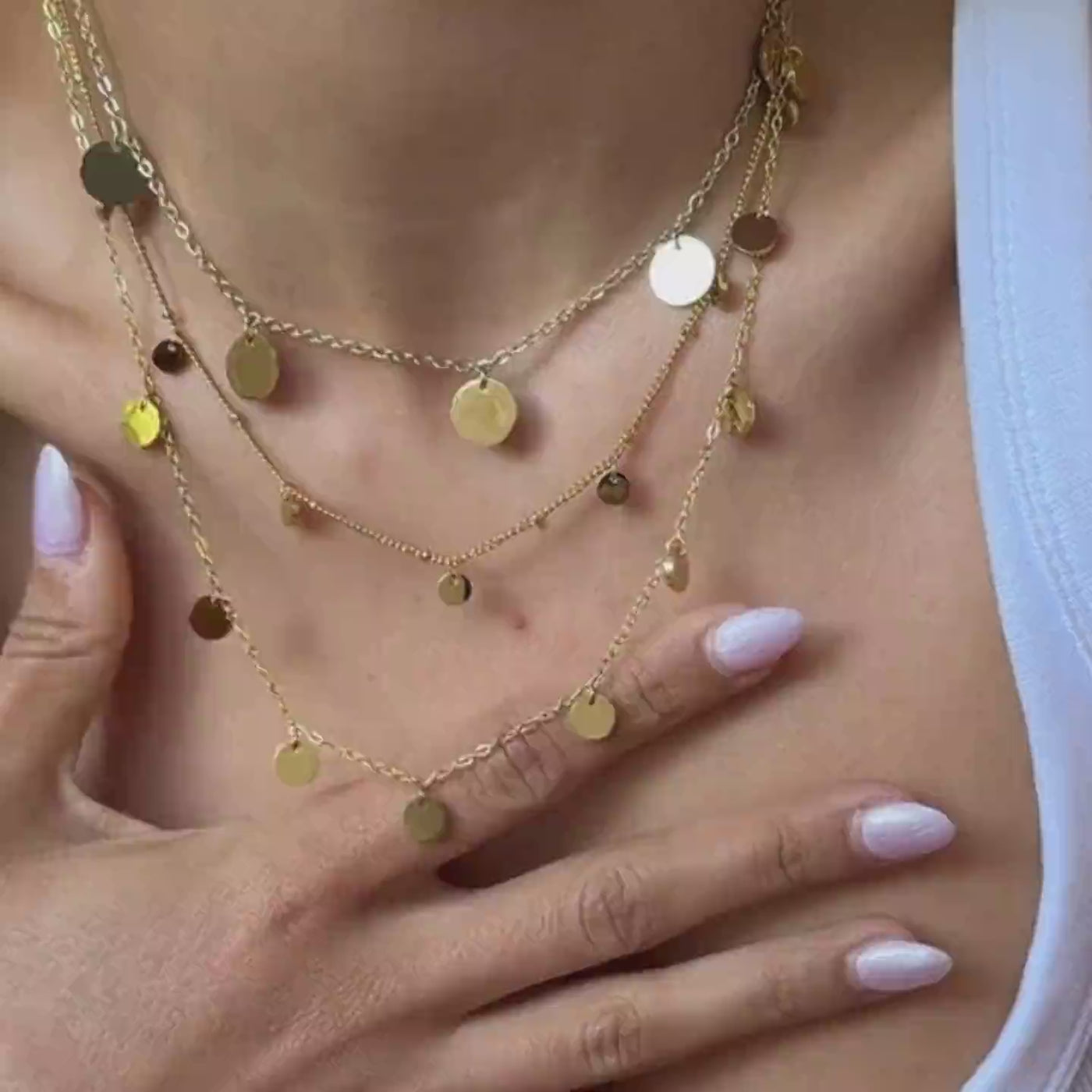 Kette mit Mehreren Plättchen in Goldfarbe