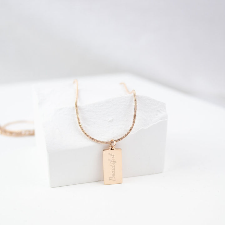 Collar de Colgante Rectangular en Oro Rosa