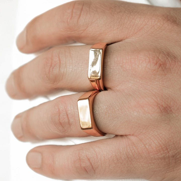 Rectangular signet ring for men in gold stainless steel