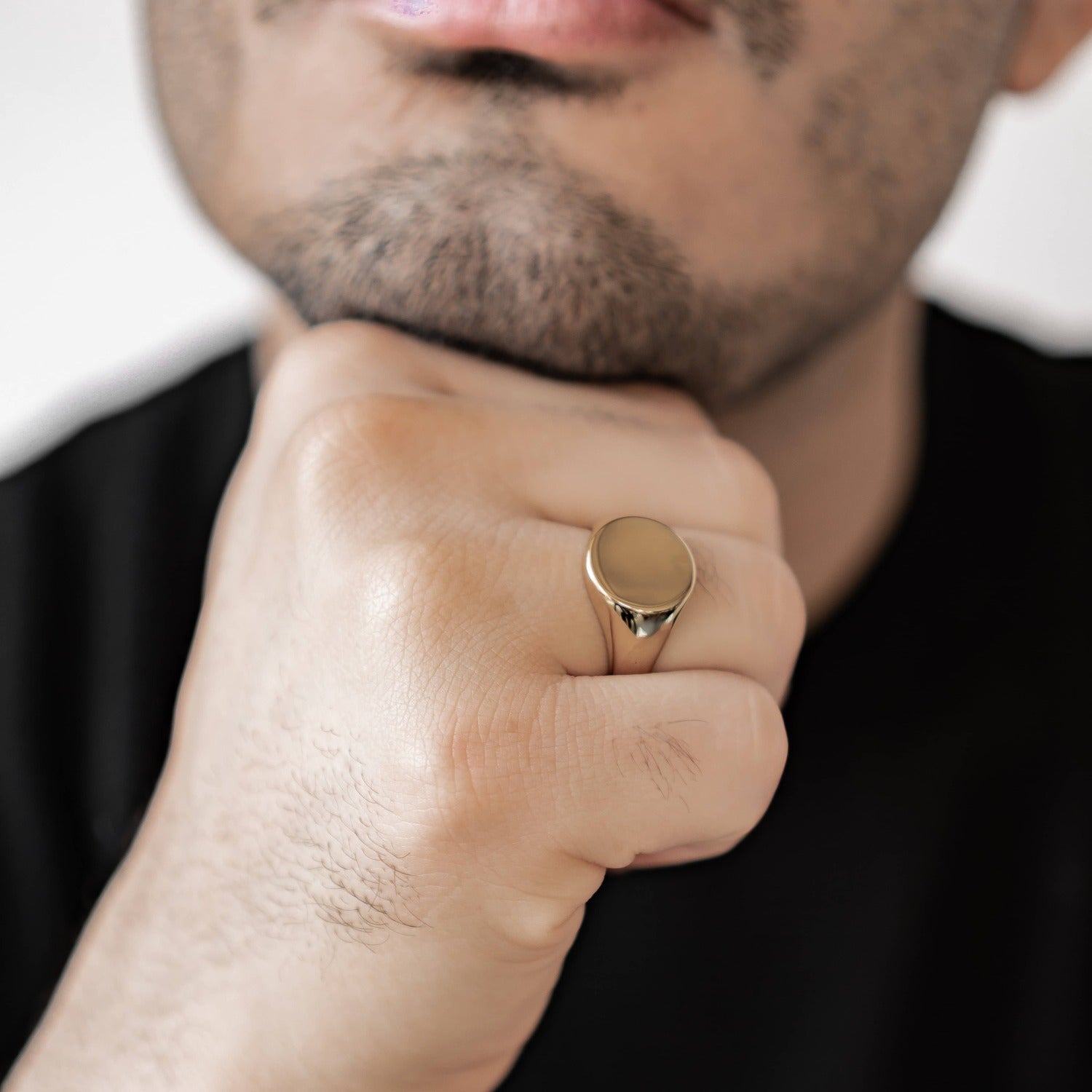 Round signet ring for men in gold stainless steel