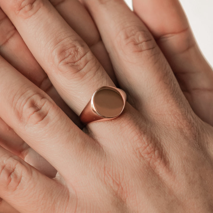 Round signet ring for men in rose gold stainless steel