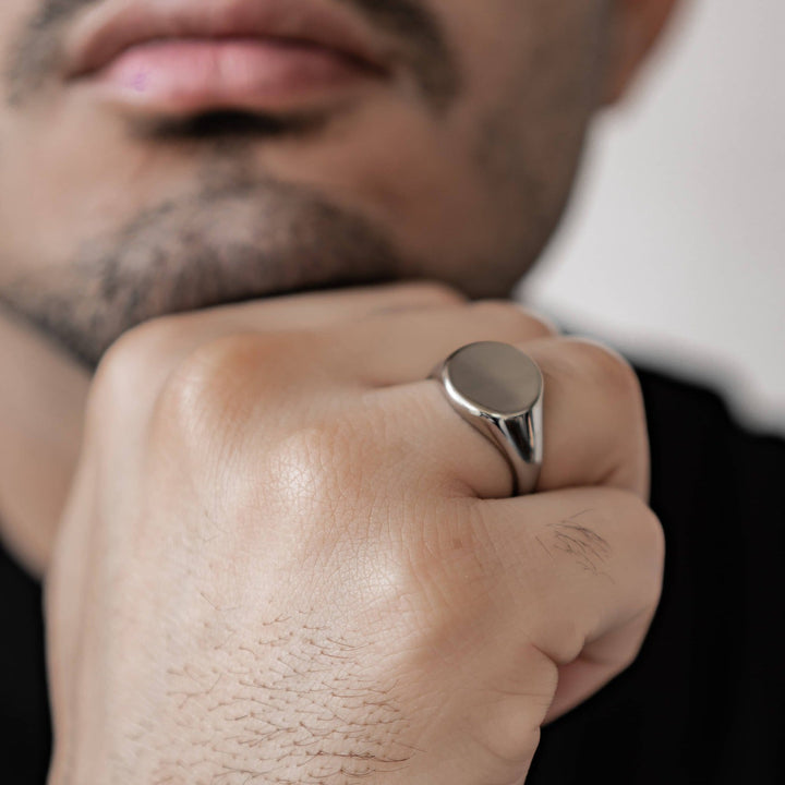 Round signet ring for men in silver stainless steel