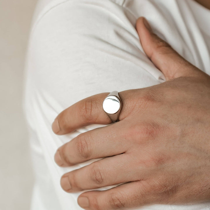 Round signet ring for men in silver stainless steel