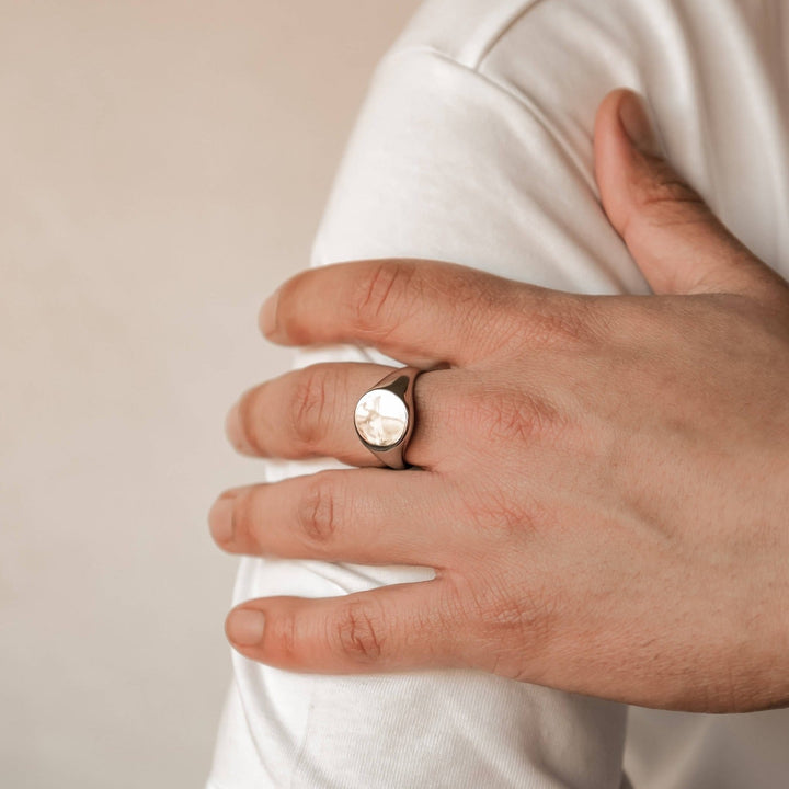 Round signet ring for men in silver stainless steel
