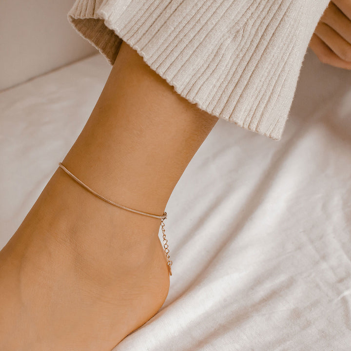 Abgerundete Fußkette im Schlangenkette-Design in Roségold