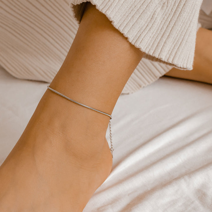 Abgerundete Fußkette im Schlangenkette-Design in Silber