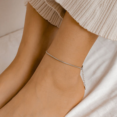 Abgerundete Fußkette im Schlangenkette-Design in Silber