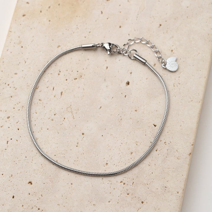 Abgerundete Fußkette im Schlangenkette-Design in Silber
