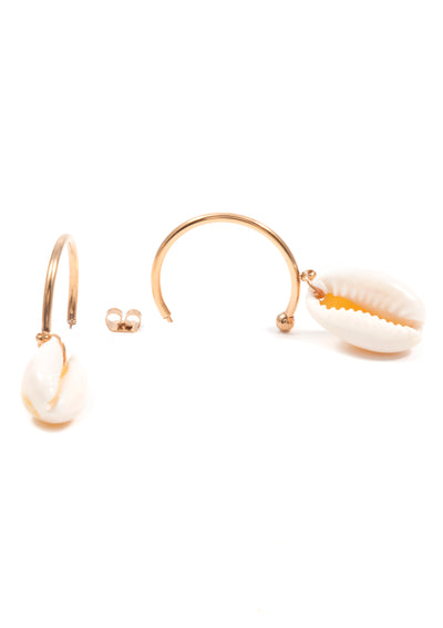 Creolen mit Muschelanhänger in Rosegold