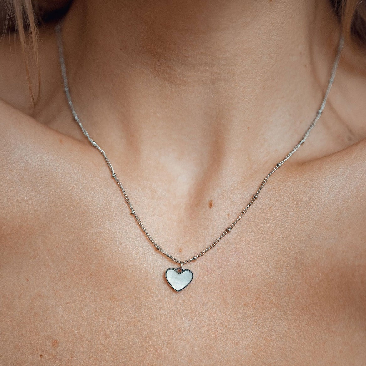 Collar de Cadena con Colgante Corazón Concha en Plata