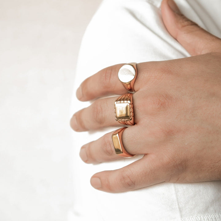 Rectangular, round and engraved square signet rings for men in gold stainless steel