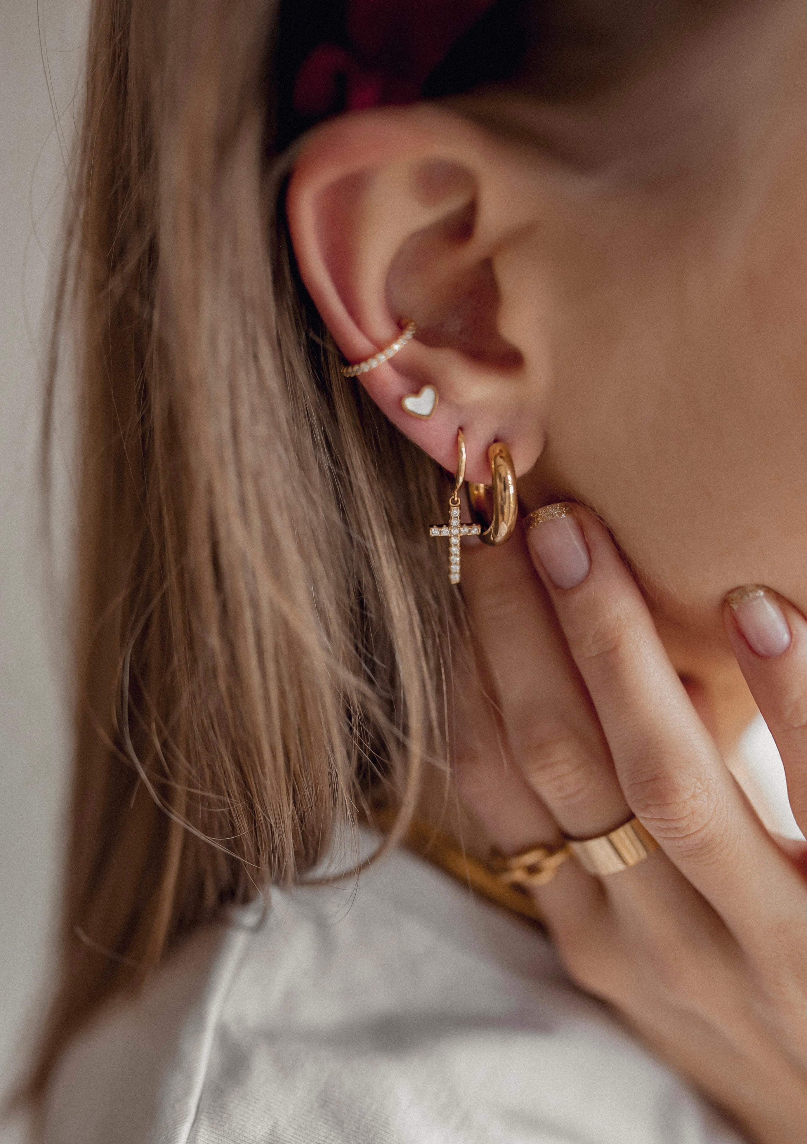 Kleine Runde Creolen Ohrringe in Goldfarbe