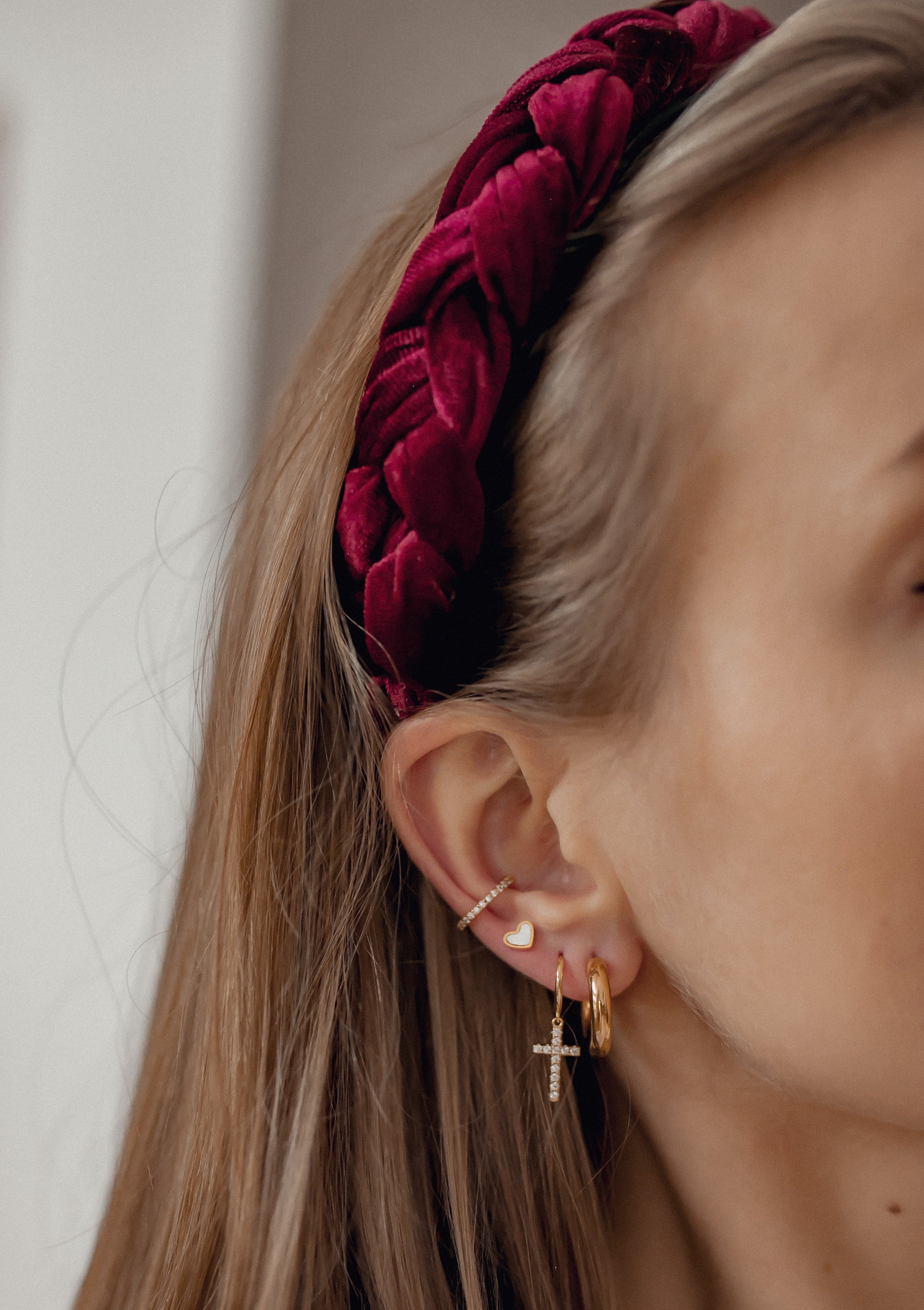 Kleine Runde Creolen Ohrringe in Goldfarbe