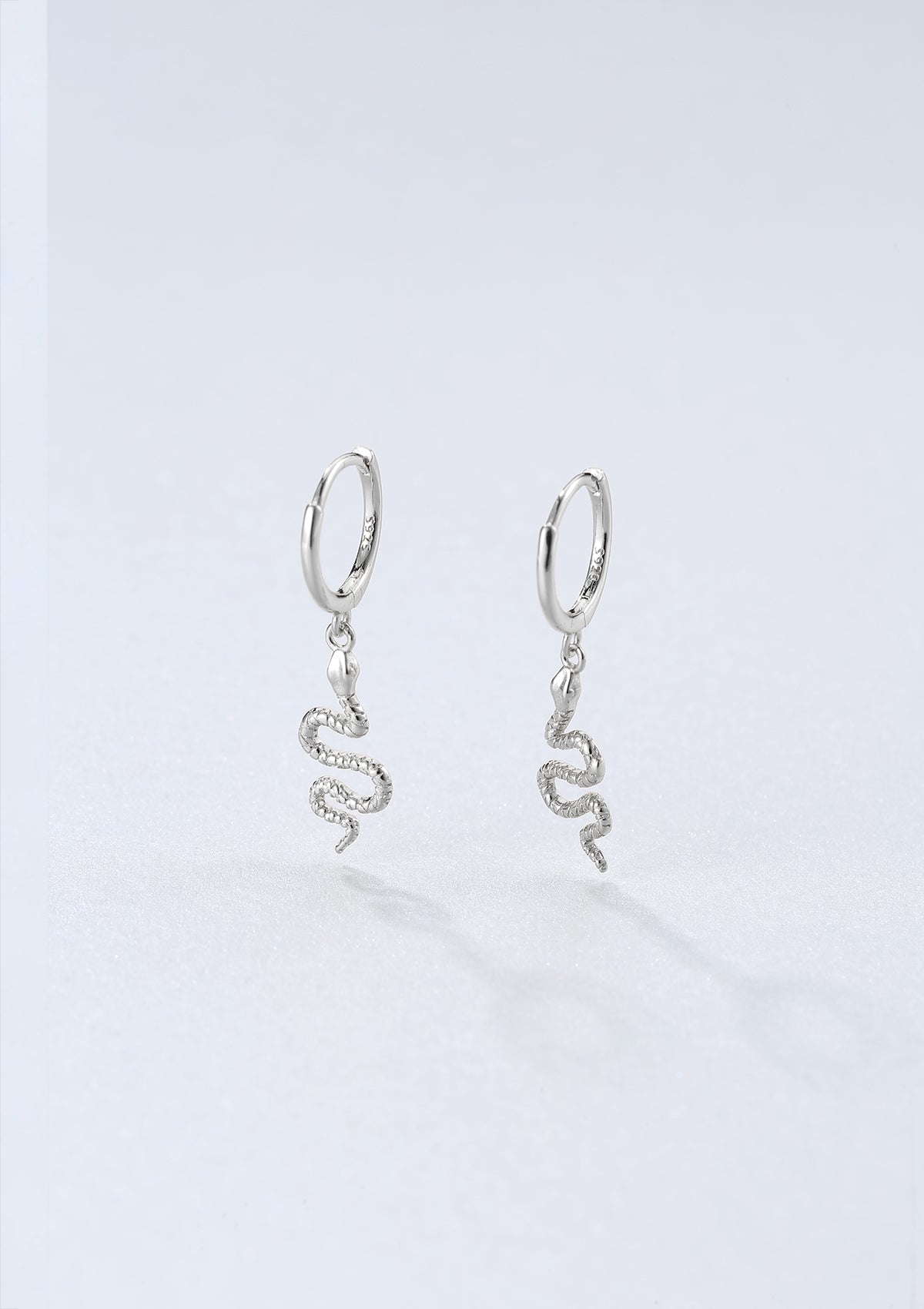 Pendientes Huggie Serpiente Plata de Ley 925