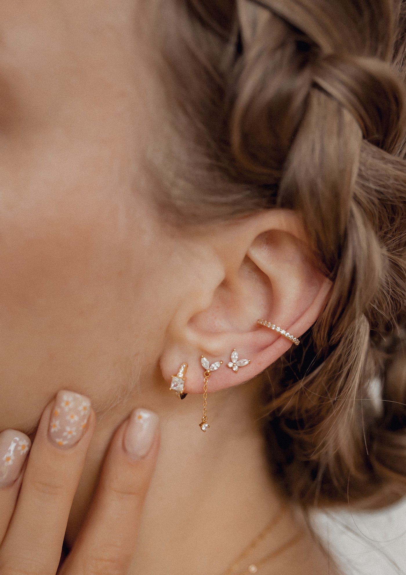 Pendientes Huggie Gema Cuadrada de Plata de Ley 925 en Oro