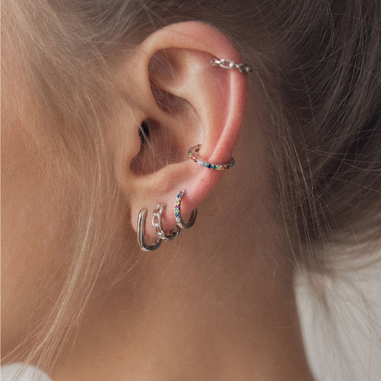 Pendientes Huggie Ovalados Plata de Ley 925 en Oro