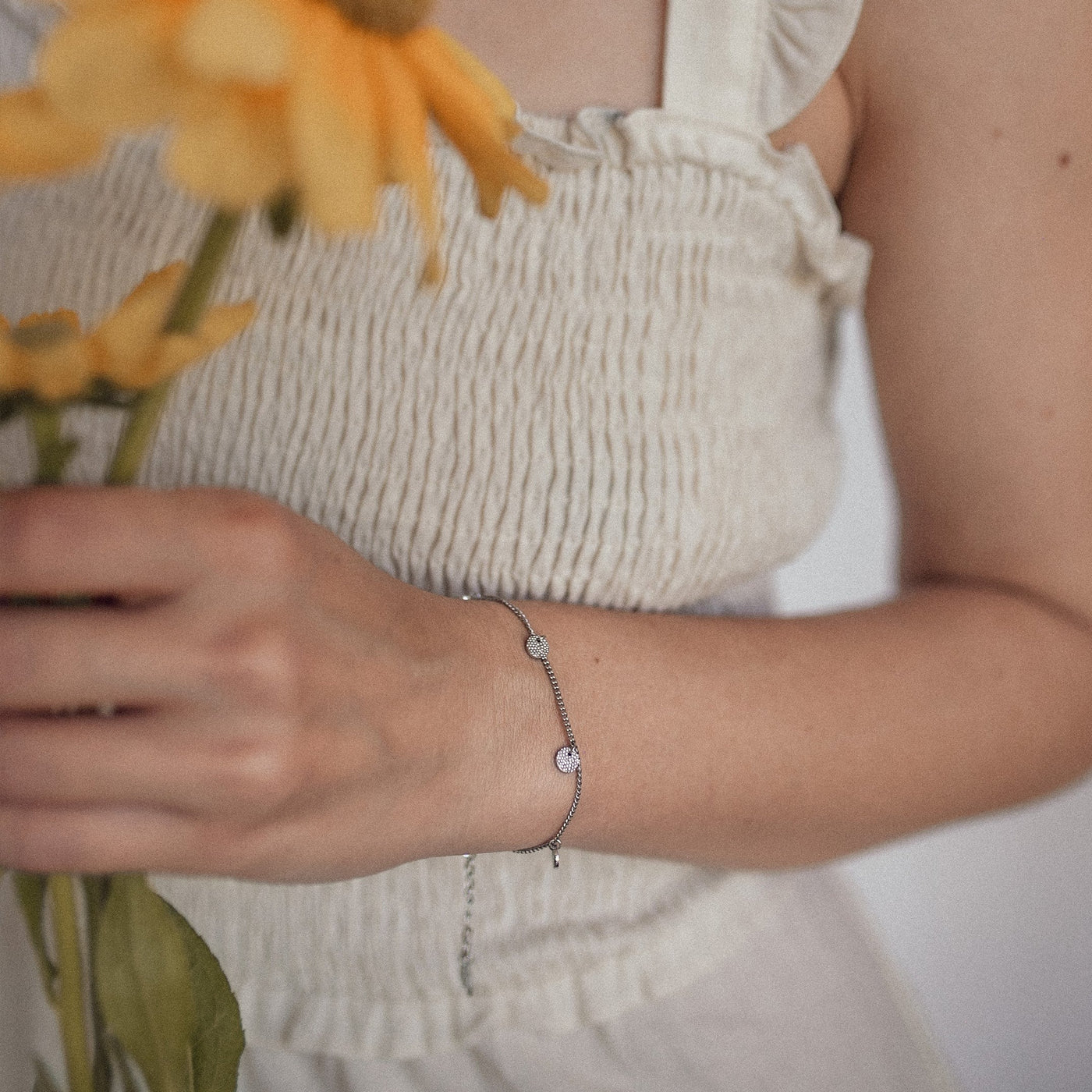 Armband Strukturierte Plättchen Anhänger in Silber