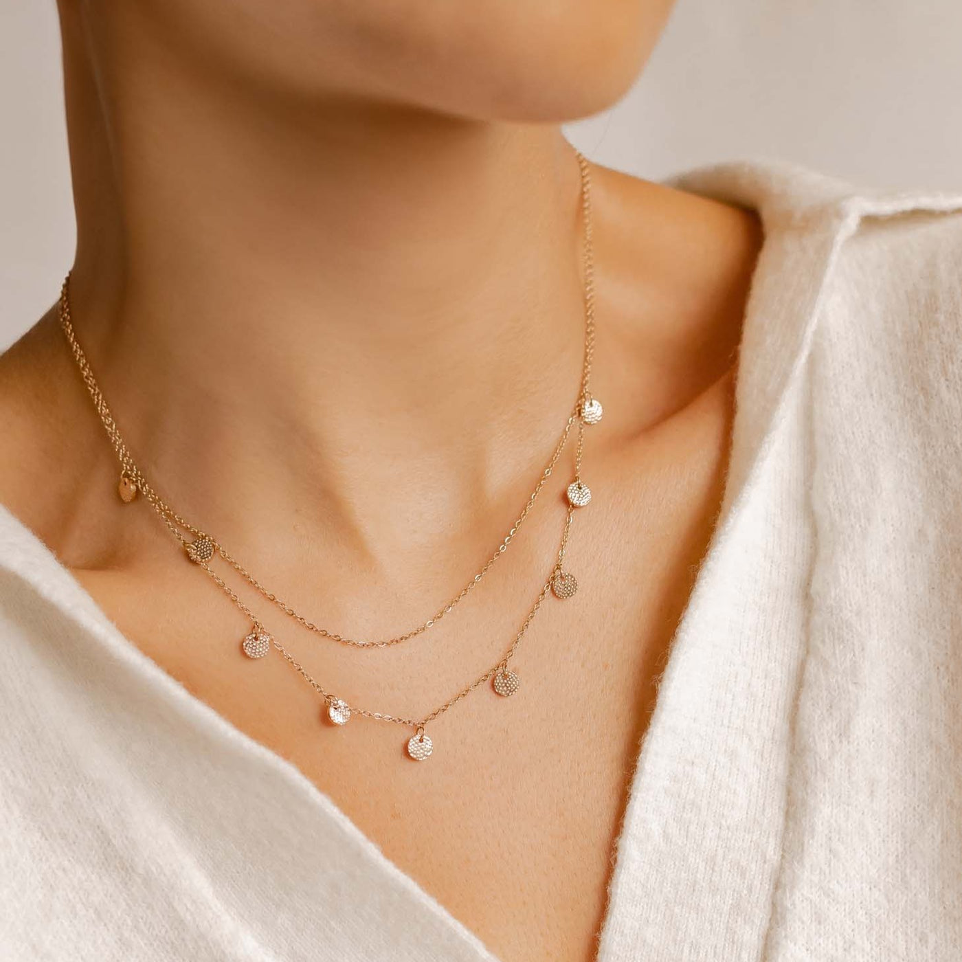 Collar a Capas con Círculo Texturizado en Oro Rosa