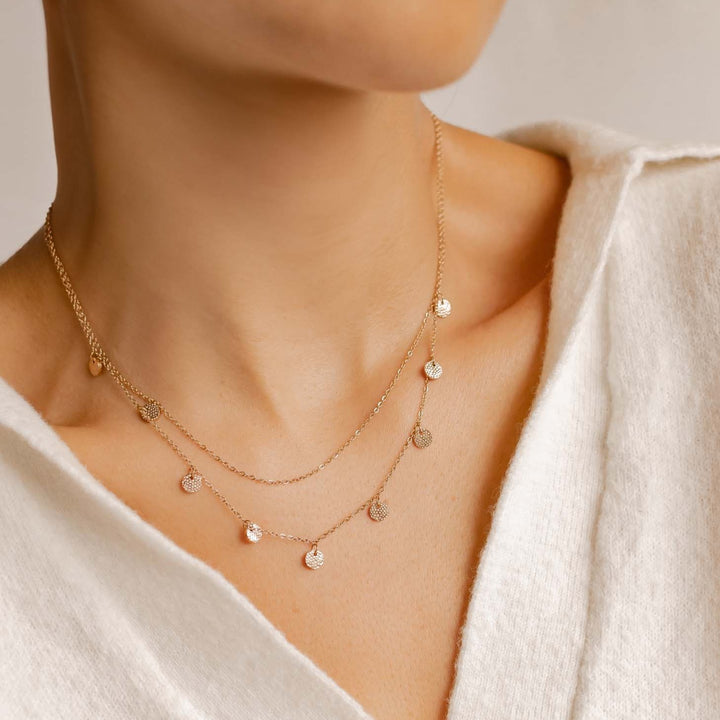 Collar a Capas con Círculo Texturizado en Oro Rosa