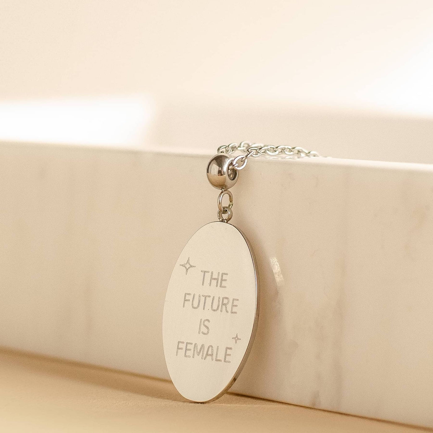 Collier Pendentif The Future is Female