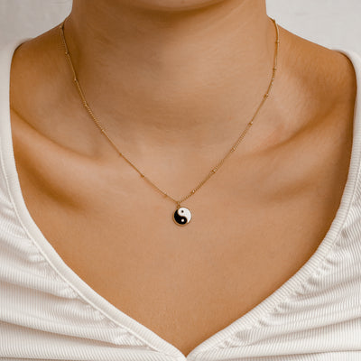 Collar Cadenas Bolas Yin Yang en Oro