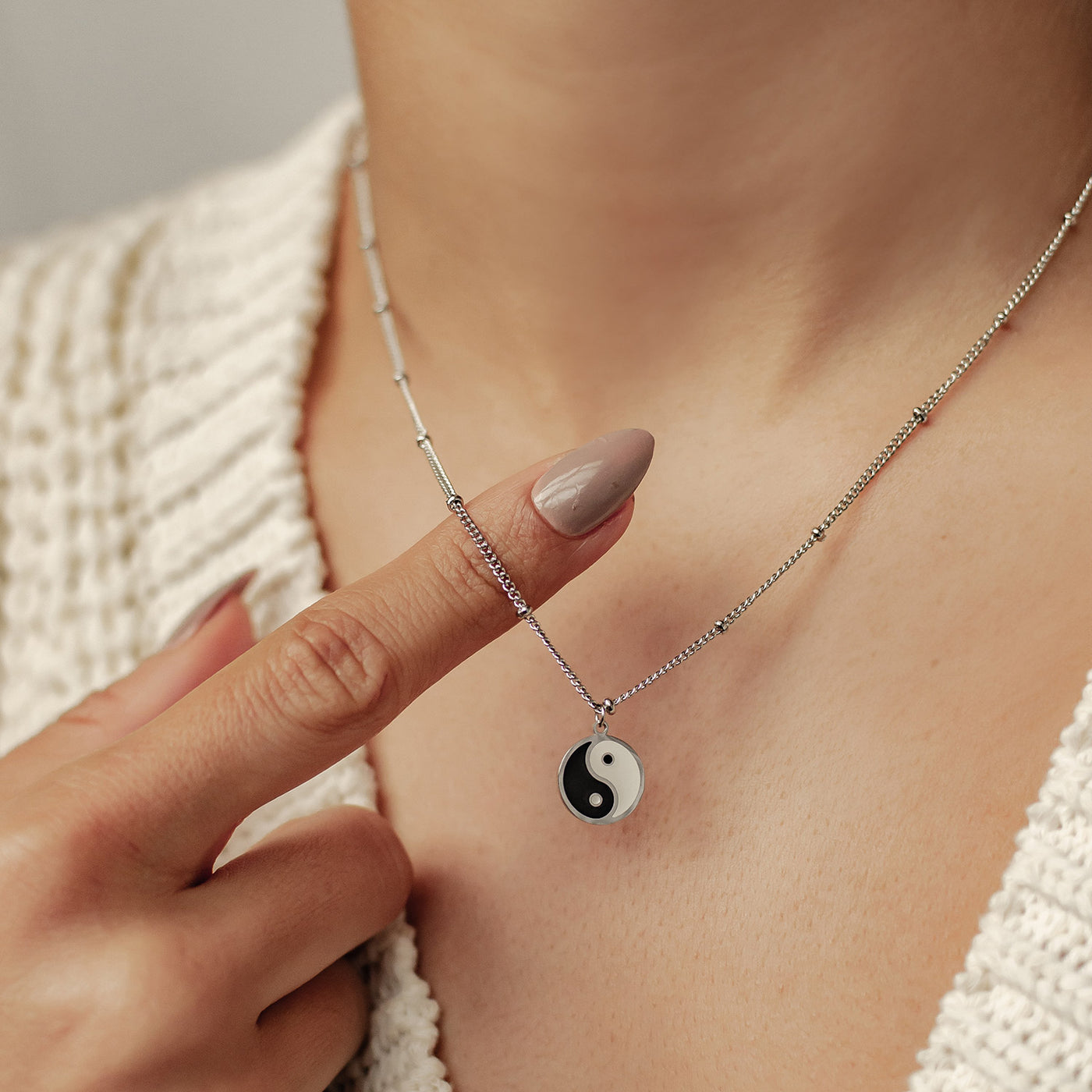 Collar Cadenas Bolas Yin Yang en Plata