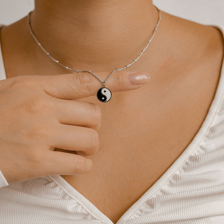 Collar Cadenas Bolas Yin Yang en Plata