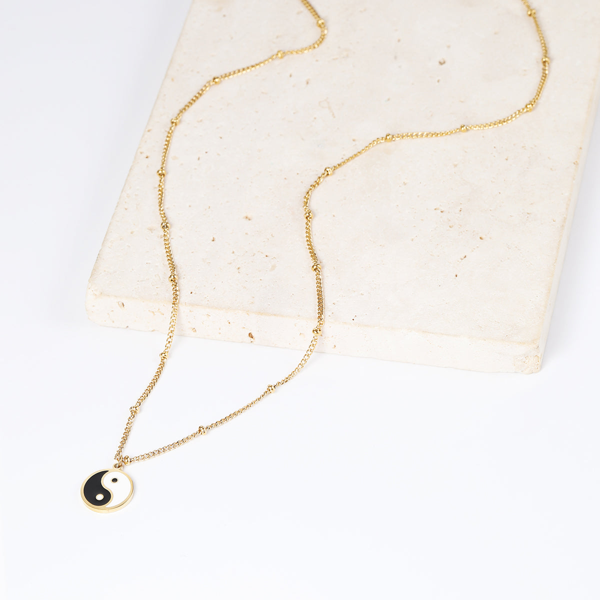 Collar Cadenas Bolas Yin Yang en Oro