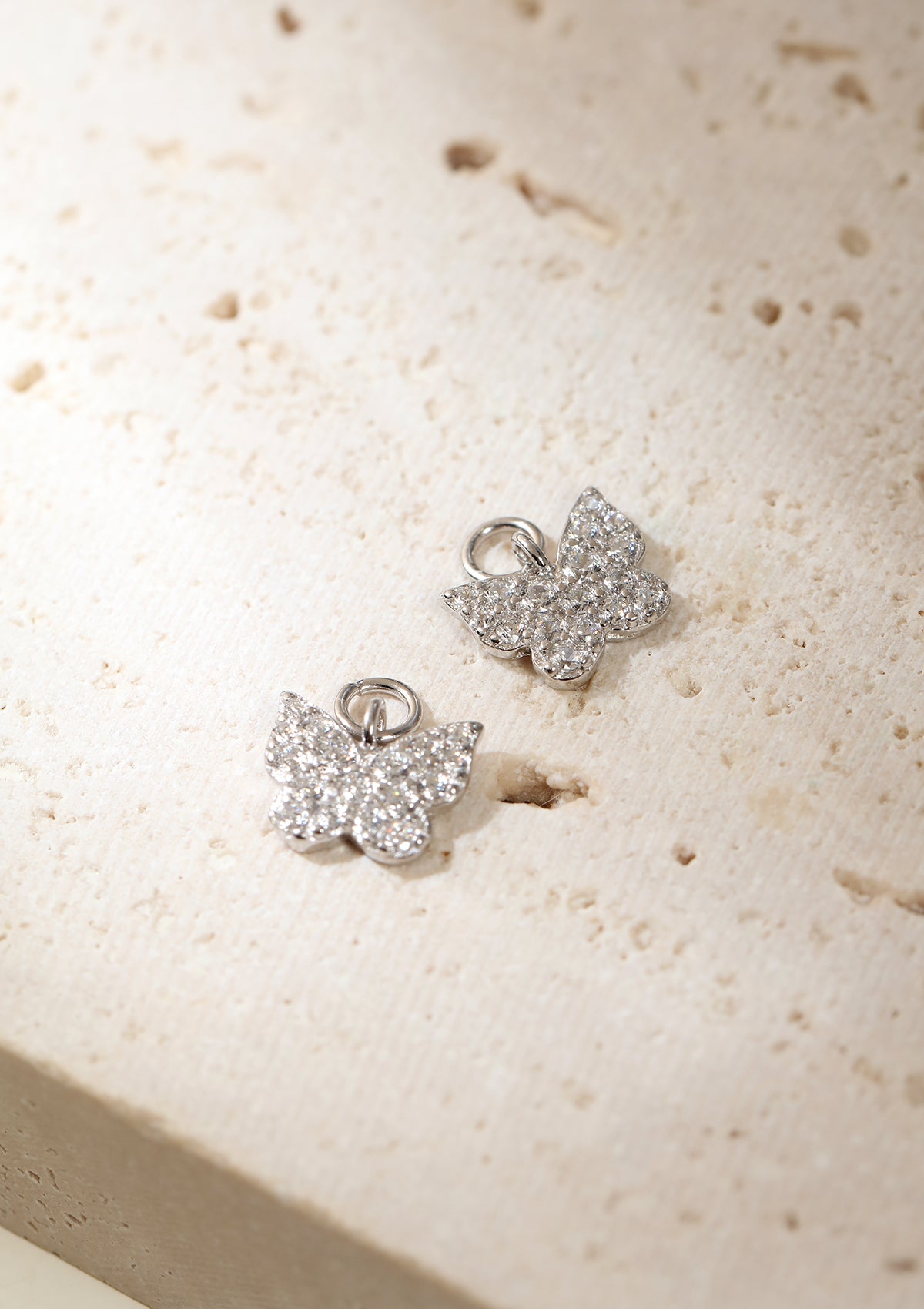 Pendientes Aro Charm Mariposa Plata de Ley 925