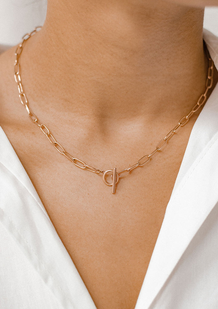 Collar Barra T con Cadena Gruesa en Oro Rosa
