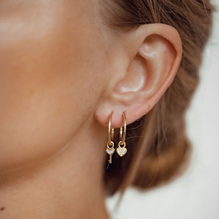 Herz und Schlüssel Charm Creolen aus Sterlingsilber in Gold