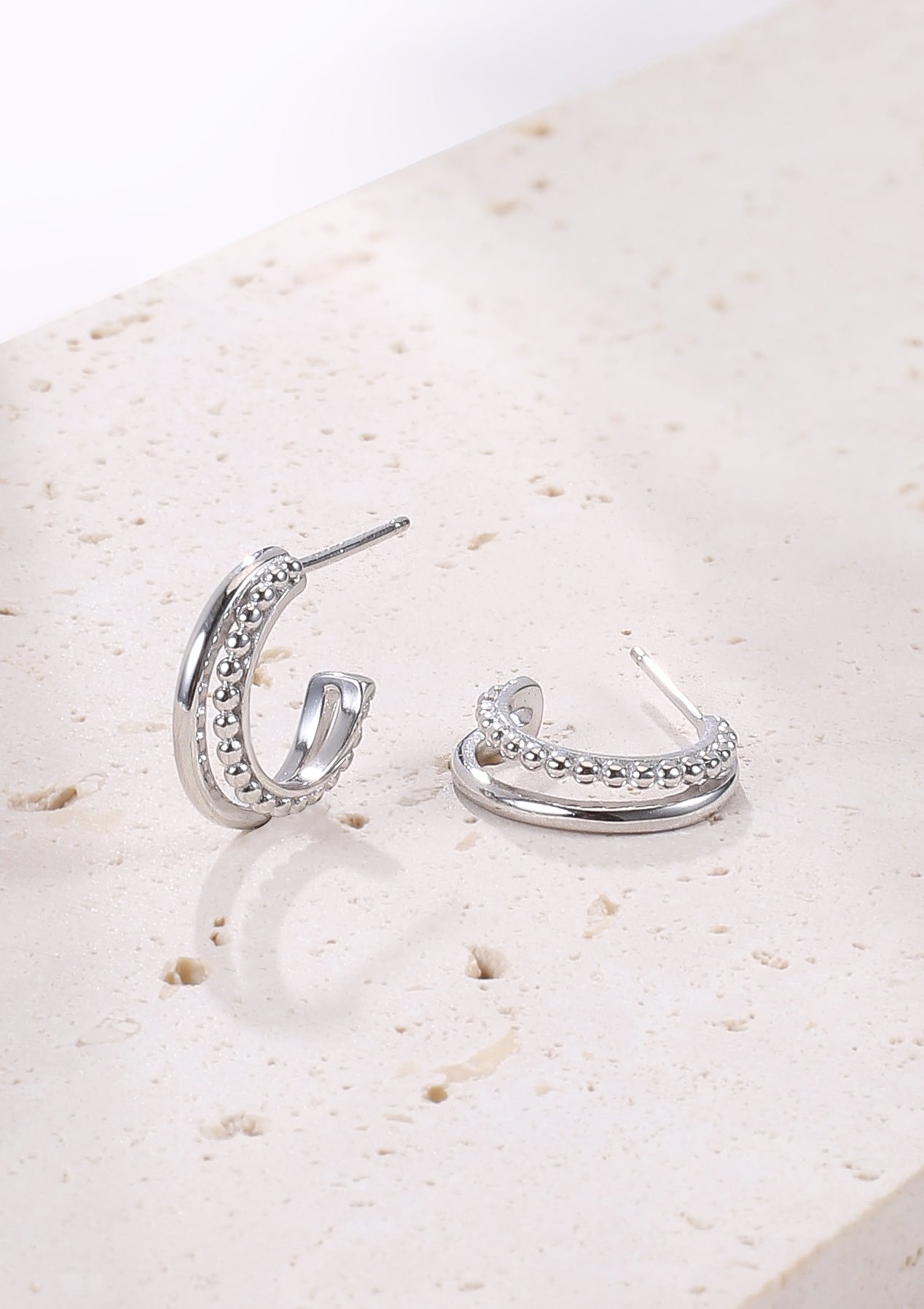 Doppelte Creolen mit Kugeln Sterlingsilber