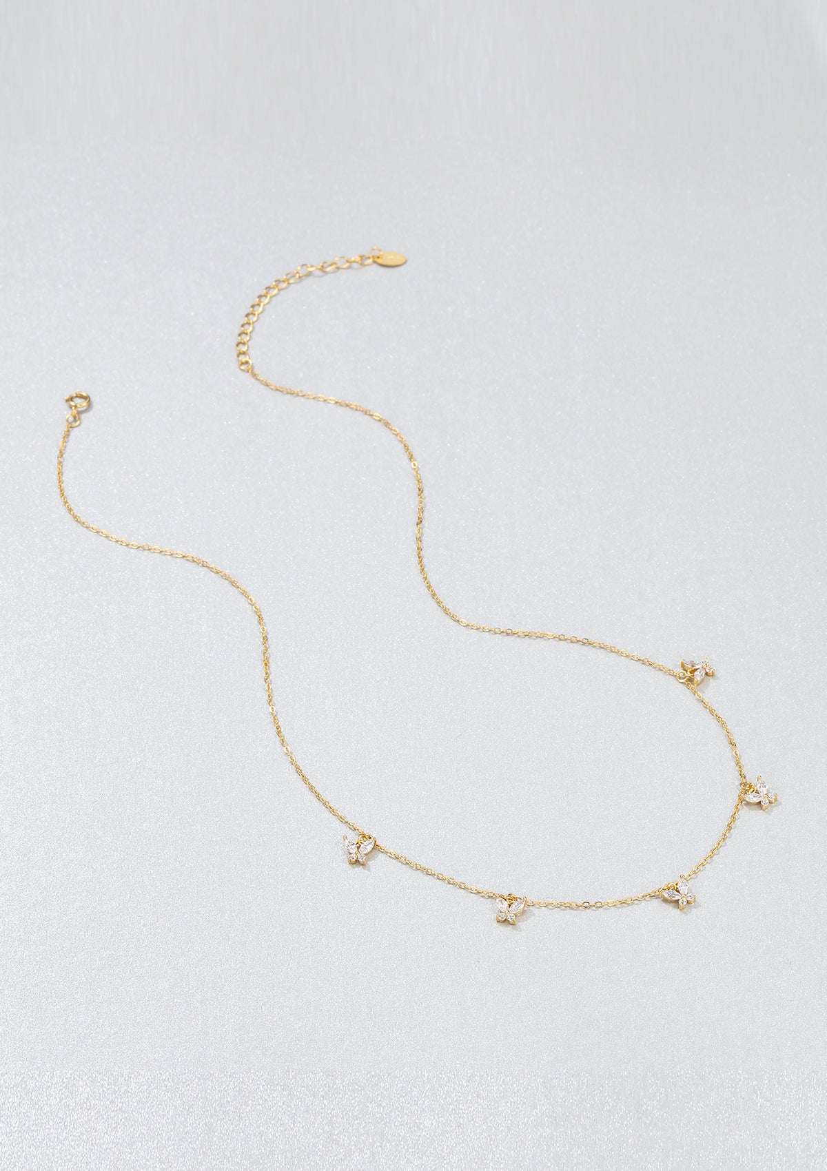 Conjunto de Collares con Margaritas y Mariposas en Oro