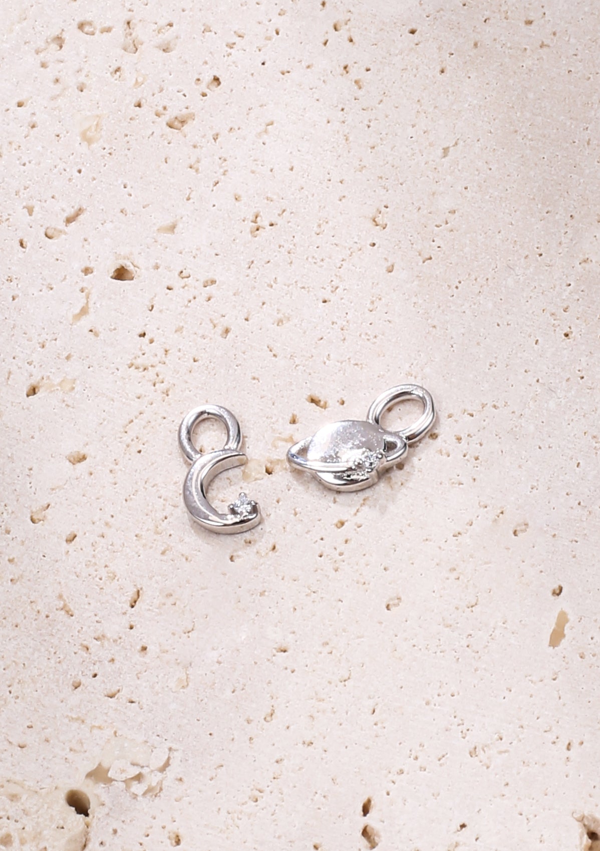 Pendientes Aro Charm Luna y Planeta Plata de Ley 925