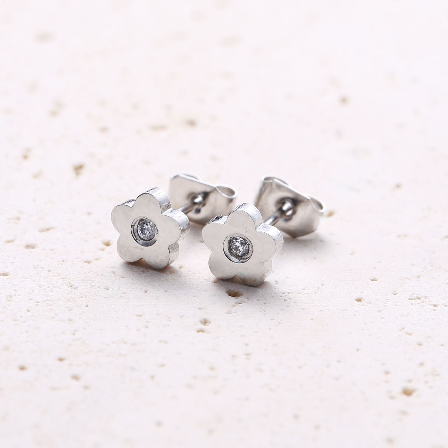 Boucles d’Oreilles Petite Fleur en Argent